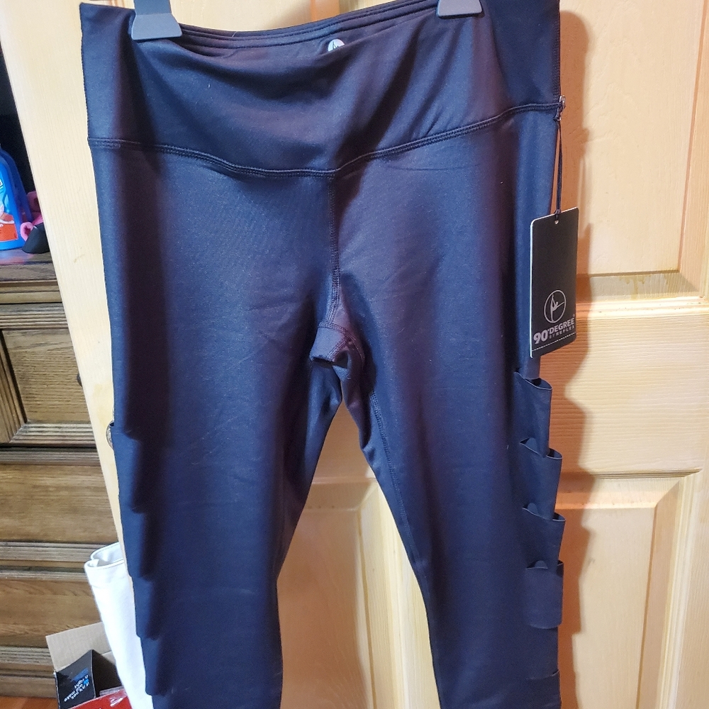 Large, black, 90 Degree by Reflex capri leggings with slits on the sides